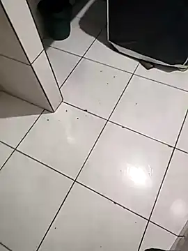 Safadinhoo18 live room snapshot on Stripchat