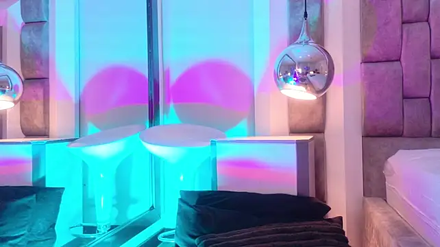 SaharaSinnerr momentopname van live room op Stripchat