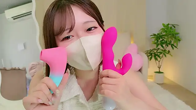 Saki_chanF live room snapshot on Stripchat