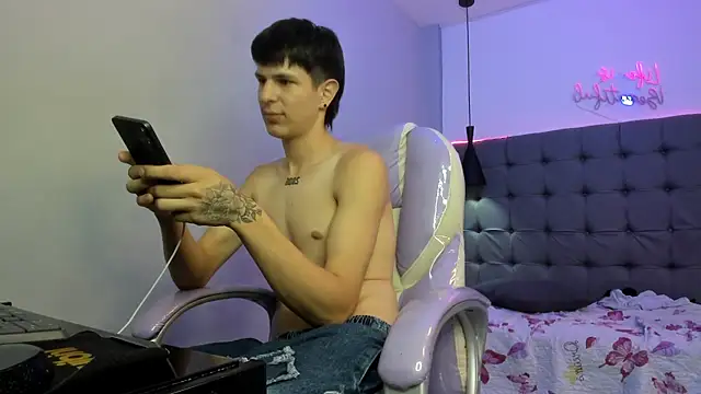 Salvatore18_ снимок онлайн-комнаты на Stripchat