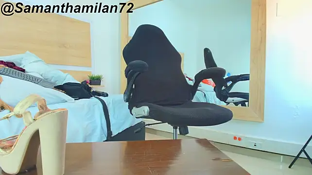 SamanthaMilann Momentaufnahme des Live-Raums auf Stripchat