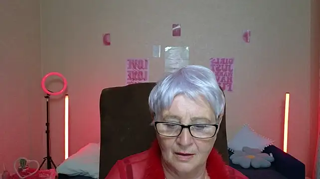 Sandra_Snowflake live room snapshot on Stripchat