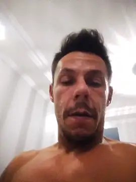 Santanacumxplod Momentaufnahme des Live-Raums auf Stripchat