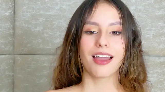 Sarah-Grace снимок онлайн-комнаты на Stripchat