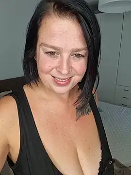 SarahDelSol Momentaufnahme des Live-Raums auf Stripchat