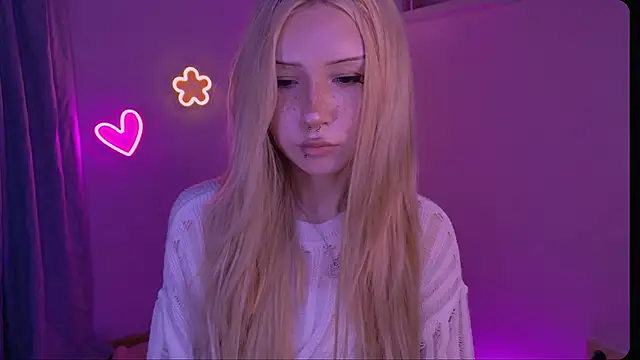 SashaQuin live room snapshot on Stripchat