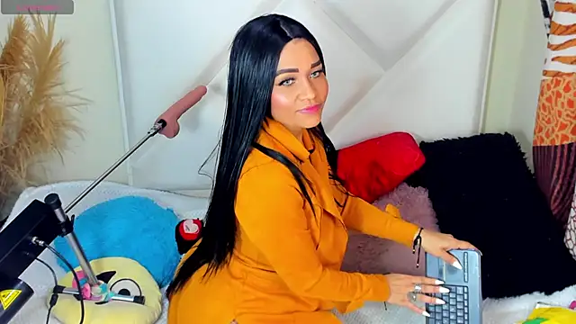 ScarlethNatasha live room snapshot on Stripchat