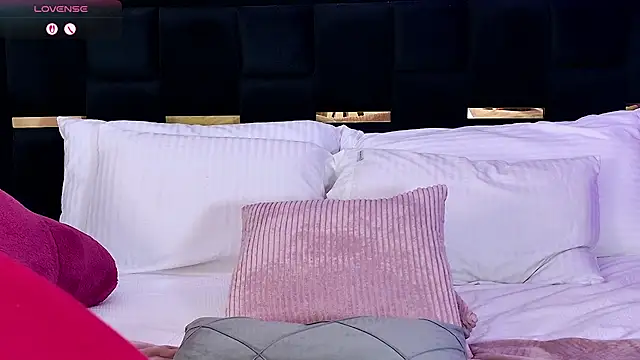 ScarlettVelvet live room snapshot on Stripchat