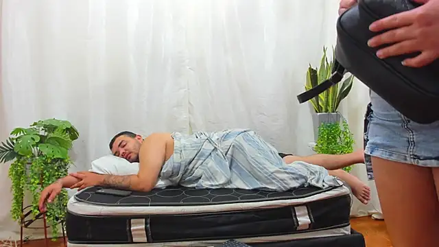 SeleneAndBlade Momentaufnahme des Live-Raums auf Stripchat