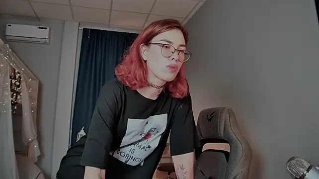SeraphineDuskryn live room snapshot on Stripchat