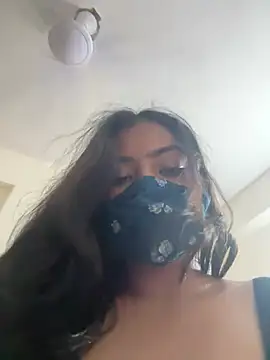 SexySuhana69 live room snapshot on Stripchat