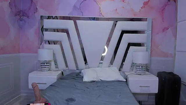 Sexygirl4u__ live room snapshot on Stripchat