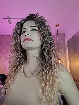 Shantall__ live room snapshot on Stripchat