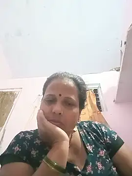 Sharma_ji143 momentopname van live room op Stripchat