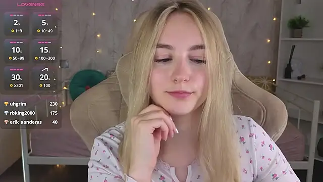 Shy_Polly снимок онлайн-комнаты на Stripchat