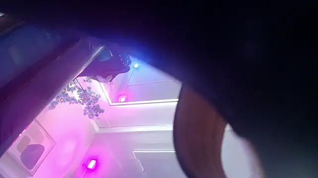 Silvana_lane live room snapshot on Stripchat