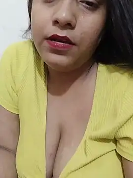 Simran-Kaur143 live room snapshot on Stripchat