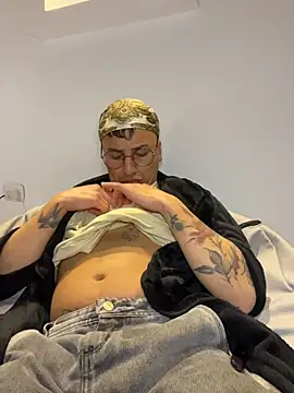 SirDamian captura da sala ao vivo na Stripchat