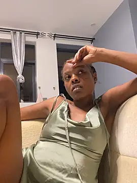 Sis27 live room snapshot on Stripchat