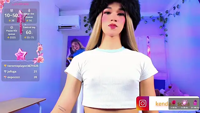 Sophiaa_doll_ Momentaufnahme des Live-Raums auf Stripchat