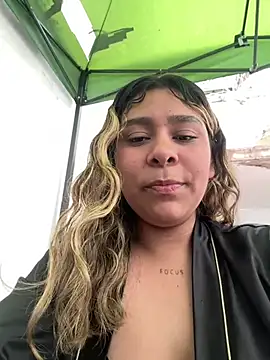 Sophie19__ captura de la sala en vivo en Stripchat
