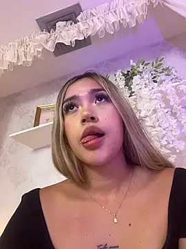 SophieRinaldi Momentaufnahme des Live-Raums auf Stripchat