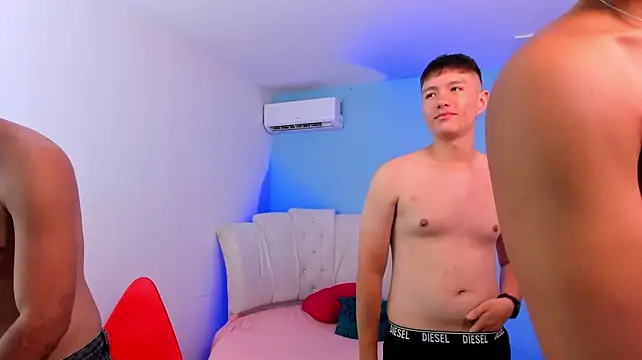 Spaceboyss18 снимок онлайн-комнаты на Stripchat