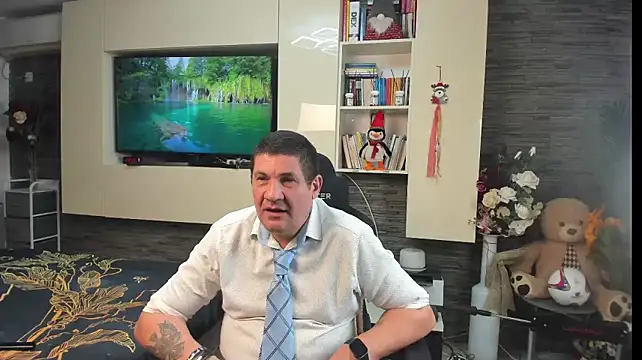 SpartacusDaddy48 снимок онлайн-комнаты на Stripchat