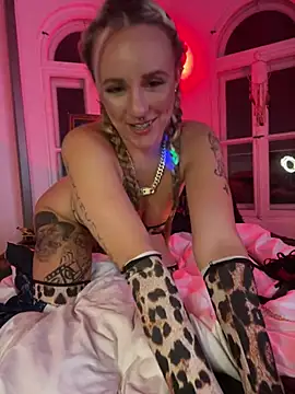SpicyKalea momentopname van live room op Stripchat