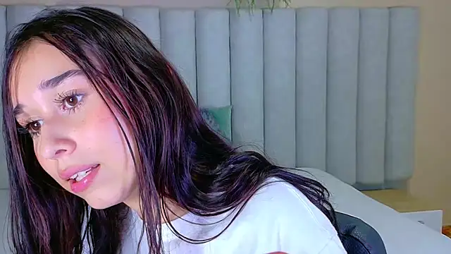 StarrMoon__ live room snapshot on Stripchat