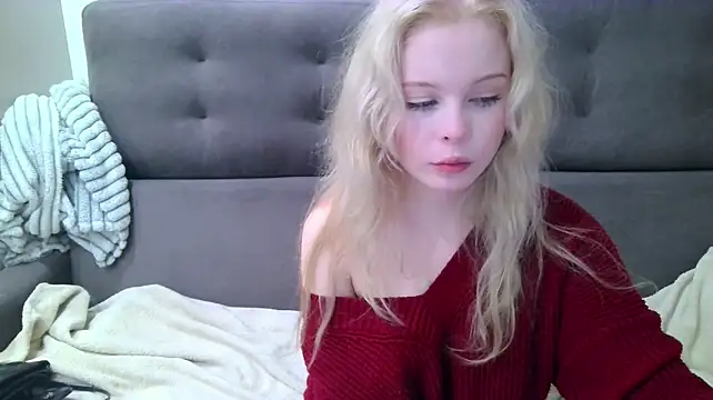 Stellamelow live room snapshot on Stripchat