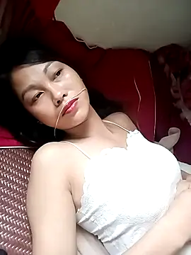 Suly-sweet live room snapshot on Stripchat