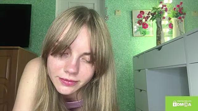 SunnyStrike momentopname van live room op Stripchat