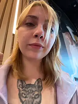 Sunny___Bunny live room snapshot on Stripchat