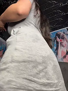 Sunny_moon_LS live room snapshot on Stripchat