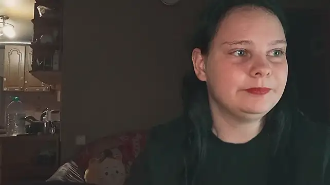 SweetPiggyx live room snapshot on Stripchat