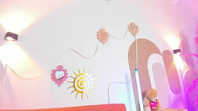 Sweet_April_18 live room snapshot on Stripchat