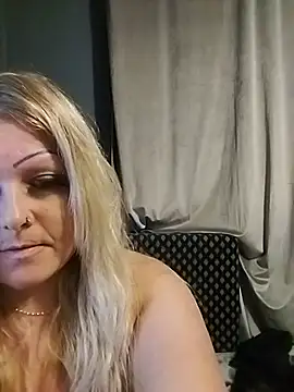 Szenyoritaa Momentaufnahme des Live-Raums auf Stripchat