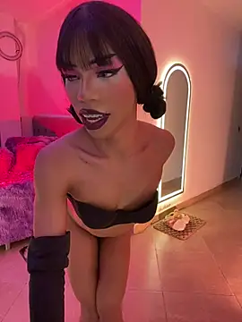 TIFFANY_AND_KAREM_ Momentaufnahme des Live-Raums auf Stripchat