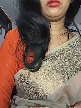 Taara1 live room snapshot on Stripchat