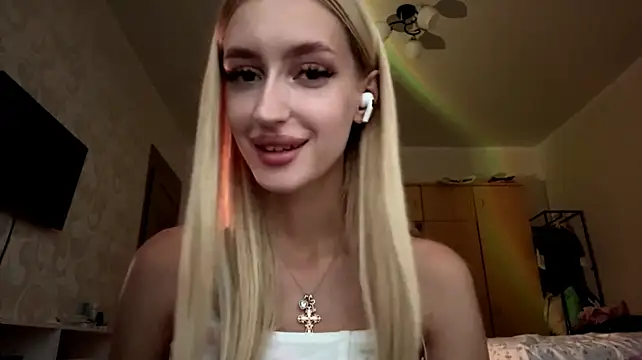 TanekaAmela live room snapshot on Stripchat