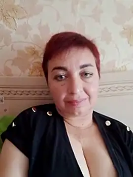 Tanusha8899 live room snapshot on Stripchat