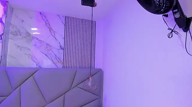 Tatihornyy live room snapshot on Stripchat