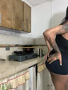 Taty_BigCock_Ts Momentaufnahme des Live-Raums auf Stripchat