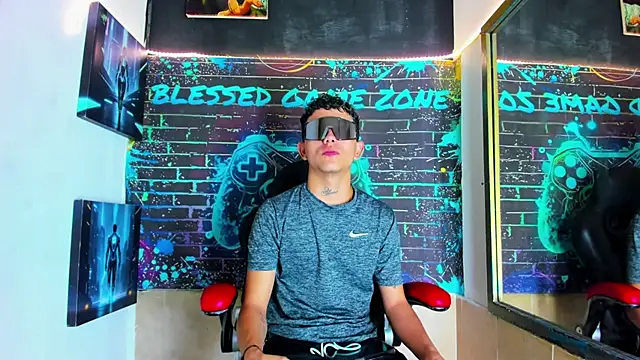 Tayler_Blessed live room snapshot on Stripchat
