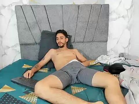 Tayler_ospina_ live room snapshot on Stripchat