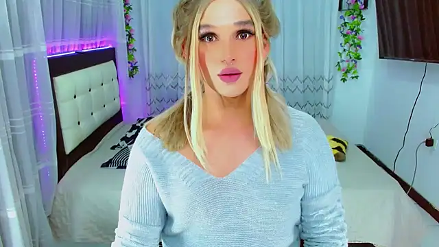 TaylorMon live room snapshot on Stripchat