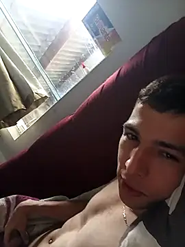 Tchutom Momentaufnahme des Live-Raums auf Stripchat