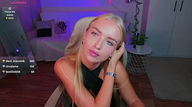 TessaGrays снимок онлайн-комнаты на Stripchat