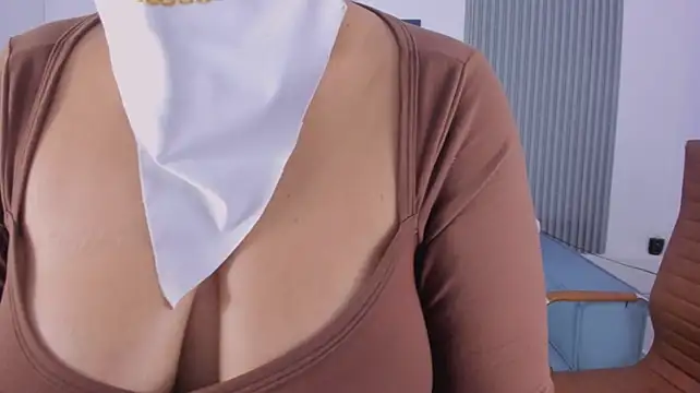 Thalia_hala Momentaufnahme des Live-Raums auf Stripchat
